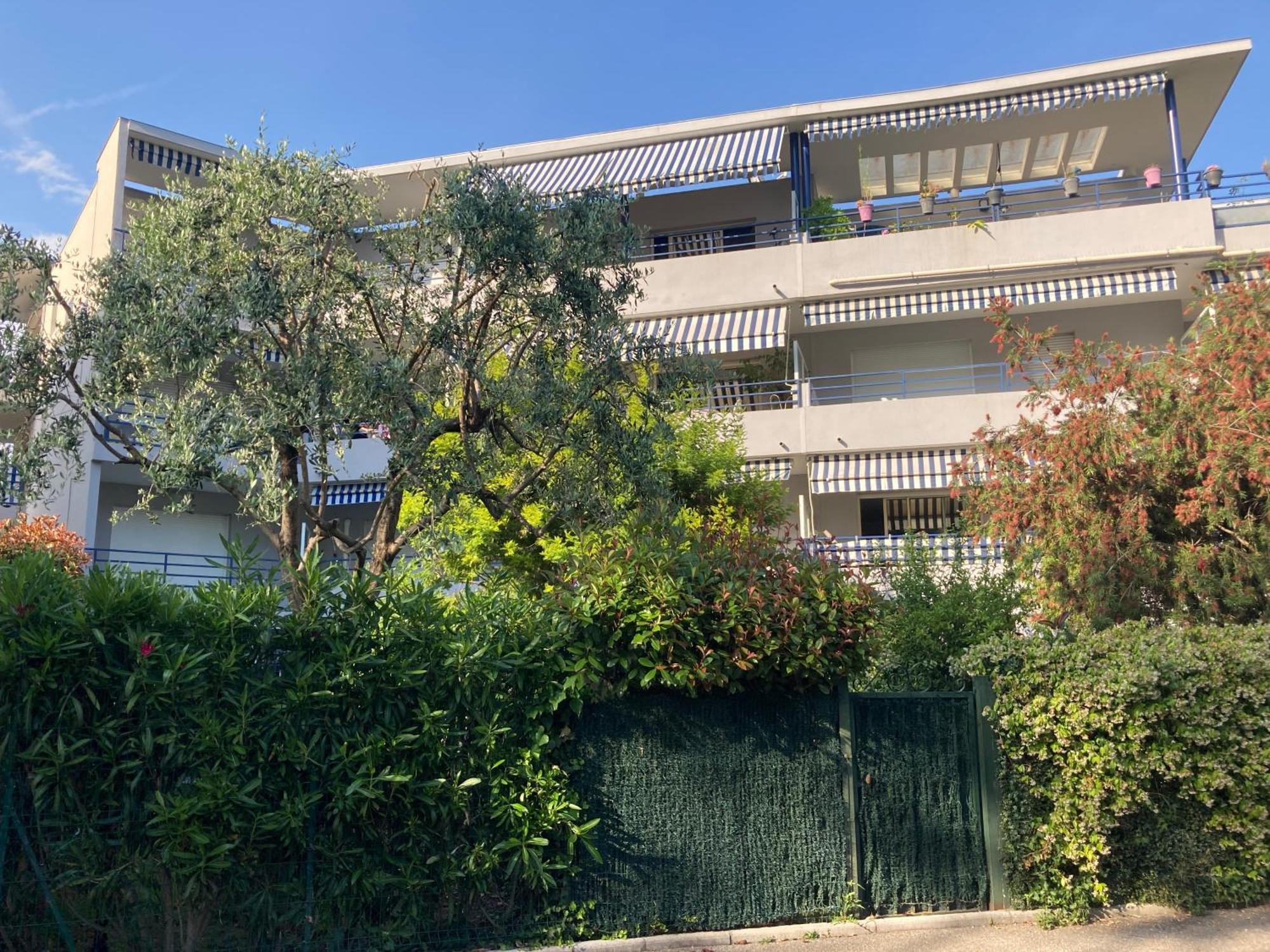 Neuf Parking Piscine A Cannes